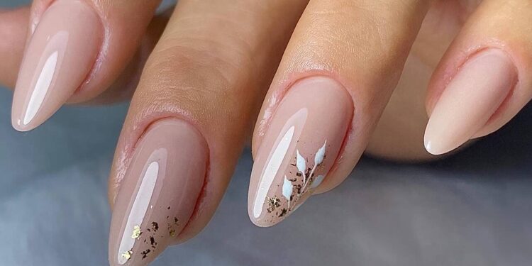 As principais tendências de alongamento de unhas em 2025