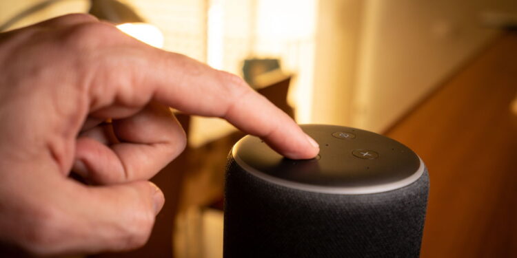 Novas lâmpadas inteligentes com Alexa saiba como economizar mais com elas
