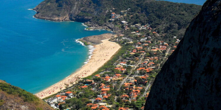 Refúgios no Rio: As praias menos conhecidas para relaxar