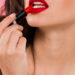 O poder do batom vermelho: A chave para um visual impactante