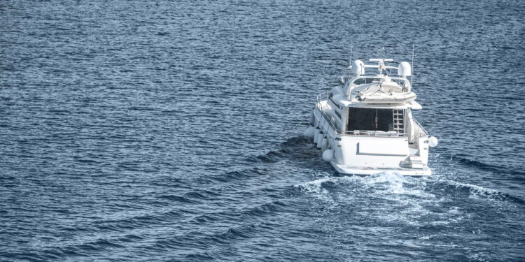 Experiência única de barco pelos paraísos naturais do Brasil