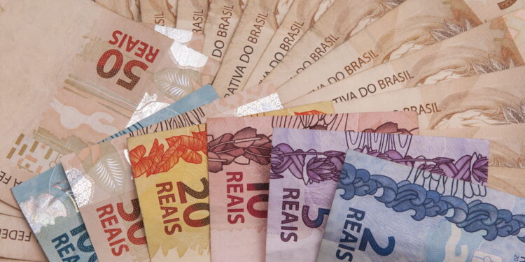 Milhares de brasileiros podem sacar até R$ 2,8 mil no PIS/Pasep