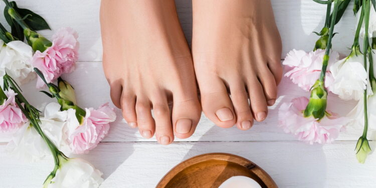 As cores de esmalte mais elegantes para os pés em 2025