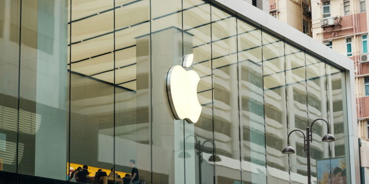 Trump impõe tarifas e Apple perde US$ 640 bi em três dias de queda