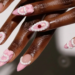 A tendência mais doce do ano conquista as unhas com estilo