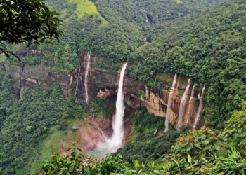 Essa cidade é mundialmente conhecida por ser a mais chuvosa do planeta