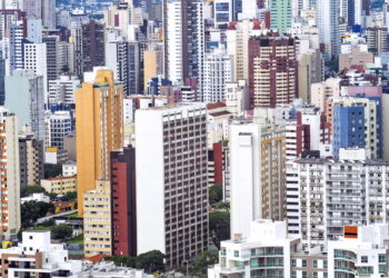 Frente fria derruba as máximas no Sul para 20°C, enquanto Norte e Nordeste esquentam com até 30°C