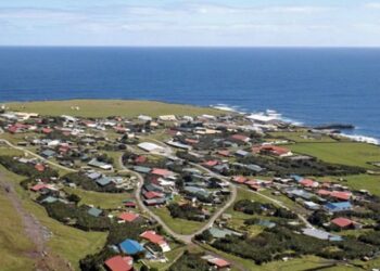 Conheça a cidade mais isolada do planeta com mais de 2.400 km de qualquer outro pedaço de terra habitada