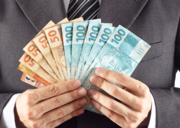 Uma nova abordagem do governo reajusta o salário mínimo do Brasil em 2025