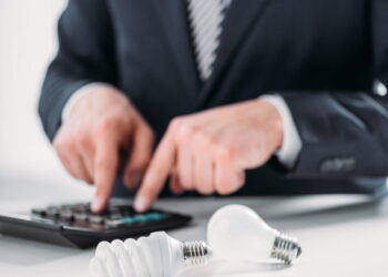 Essas são as maneiras certas de economizar para a conta de luz não pear no final de mês