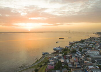 Calor intenso no Norte e Nordeste com máximas de 32°C, enquanto o Sul segue com a frente fria
