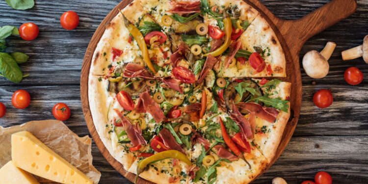 Pizza saudável existe sim e essa receita prova isso com sabor