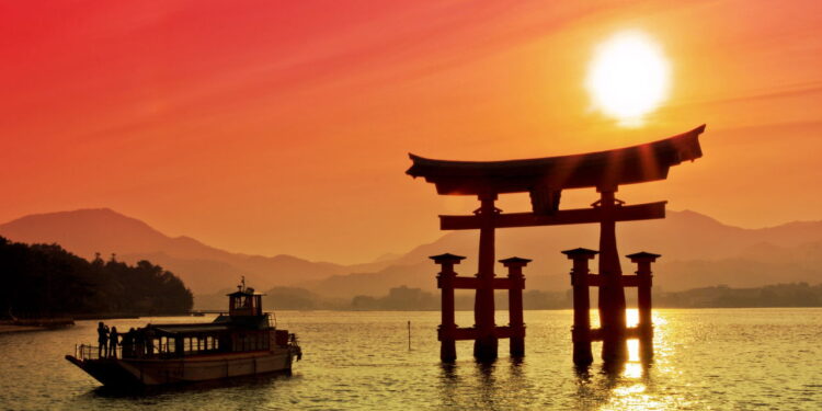 Essa cidade é a única do mundo que obriga seus moradores a usarem máscaras de gás