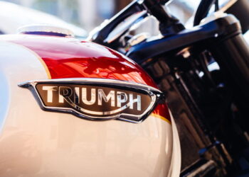 Triumph alcança marca histórica de 70 mil motos fabricadas no Brasil e supera recordes
