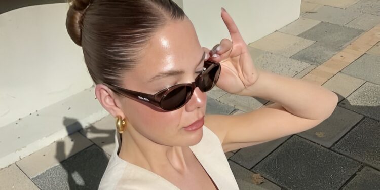 Adeus clean girl! A nova tendência de cabelo está no ar