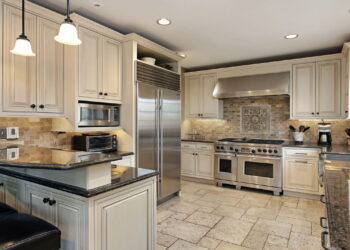 Guia prático e eficaz de como reduzir gastos com energia em casa e economizar até 25%