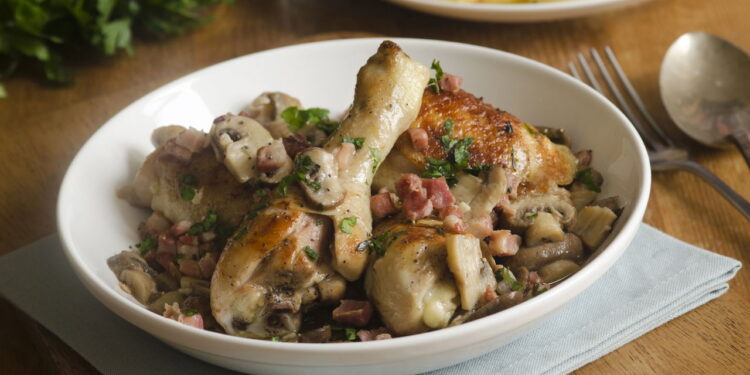 Veja a receita de como preparar um delicioso fricassê de frango cremoso