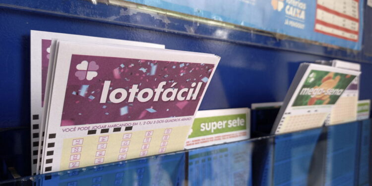 Lotofácil 3372 acumula R$4 milhões e 408 levam prêmio com 14 acertos