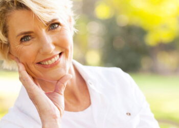 Para elevar a autoestima após os 50, é necessário incluir essas 5 práticas na rotina