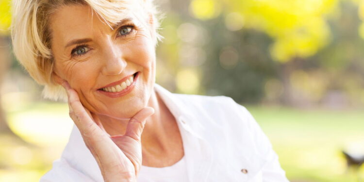 Para elevar a autoestima após os 50, é necessário incluir essas 5 práticas na rotina
