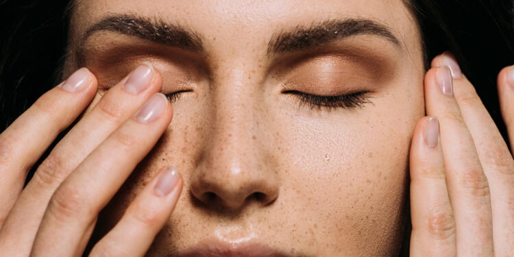 Sabe as luzes que aparecem quando fechamos os olhos? É mais comum do que você pensa!