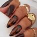 Você vai querer testar essas unhas marrons que estão bombando no outono/inverno