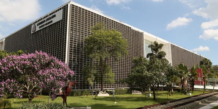 Alesp aprova bônus de aposentadoria e novos cargos com altos salários no TCE-SP