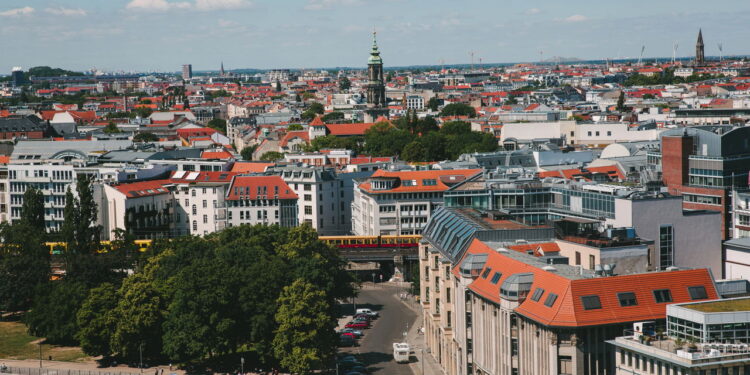 Cidade ganha destaque mundial pela sua arquitetura impressionante e moradia tranquilha