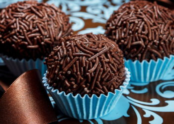 Essa receita te da passo a passo para fazer o melhor brigadeiro com zero lactose
