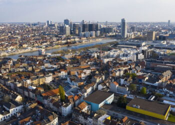 Essa cidade se destaca por sua arquitetura deslumbrante e por exercer um grande papel político europeu