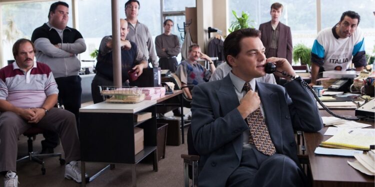 O Lobo de Wall Street é um filme baseado em fatos reais que revela a ascensão e queda de Jordan Belfort
