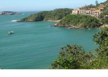 Cidade do RJ vira destaque nacional por suas praias deslumbrantes e atmosfera acolhedora