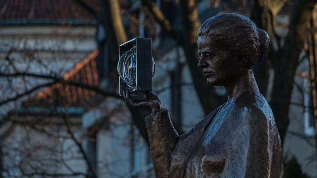 Conheça a história da mulher mais influente da ciência