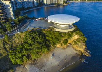 Cidade do interior do RJ encanta com sua beleza natural e economia diversificada