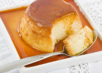 Receita te da passo a passo para fazer um pudim sem glúten com cremosidade