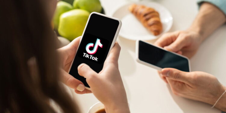 TikTok é investigado na Europa por suposta falta de transparência em publicidade na plataforma