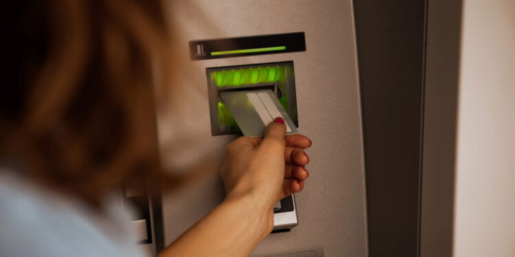 Banco anuncia encerramento de atividades em 60 dias e causa alerta global