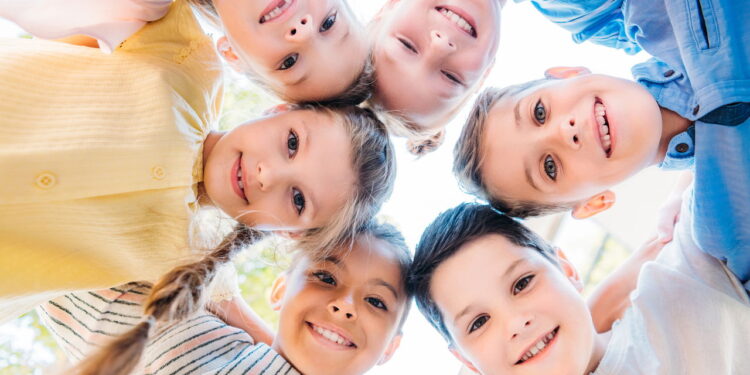 Como alguns países criam filhos vai te chocar