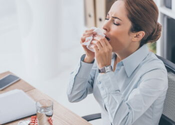 Segurar o espirro é mais perigoso do que parece