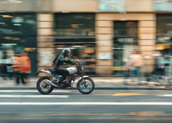 O lançamento mais aguardado da Royal Enfield chega ao Brasil com visual urbano e ousado