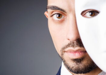 O motivo do crescimento da síndrome do impostor coletivo