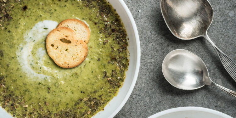 Você nunca imaginou que o caldo verde fosse tão nutritivo