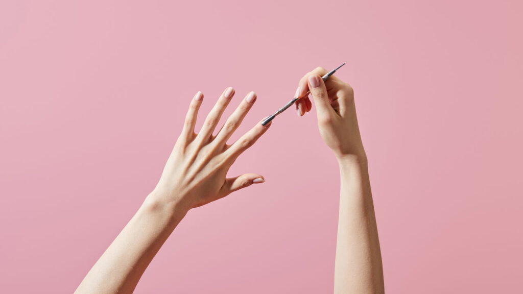 As cores que estão deixando as unhas amendoadas irresistíveis