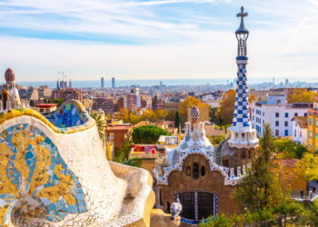 Cidade se destaca por sua arquitetura marcante praias lindas e vida noturna movimentada