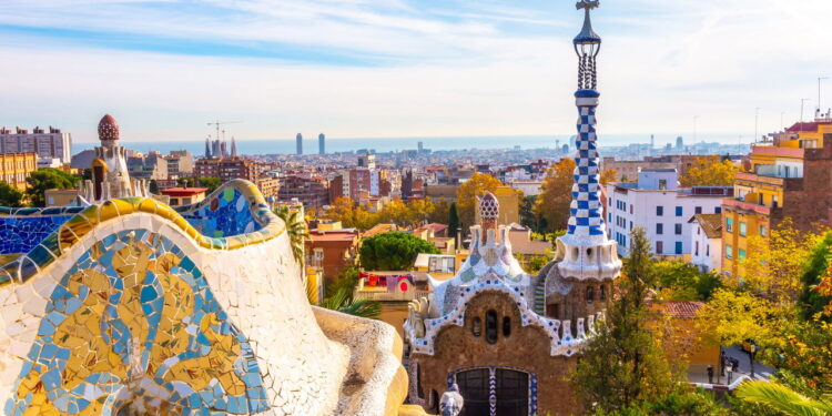 Cidade se destaca por sua arquitetura marcante praias lindas e vida noturna movimentada
