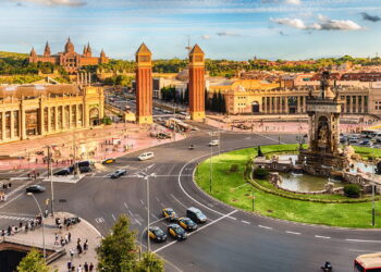 Cidade é um dos destinos mais amados dos turistas por sua arquitetura marcante e praias perfeitas