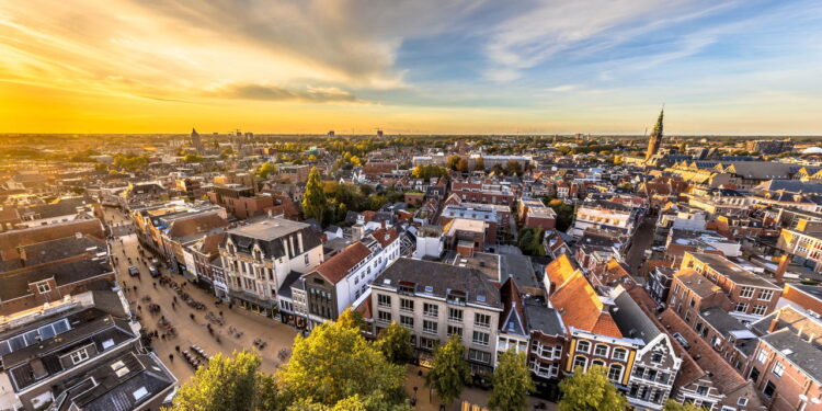 Destino se torna um dos mais visitados por sua atmosfera jovem e tradição acadêmica
