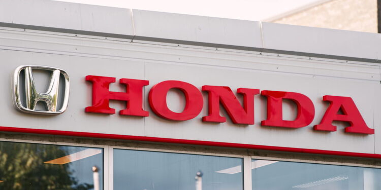 Nova moto da Honda chega ao Brasil fazendo até 45 km/l!