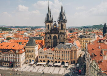 Cidade une tradição e modernidade se tornando um destino turístico único