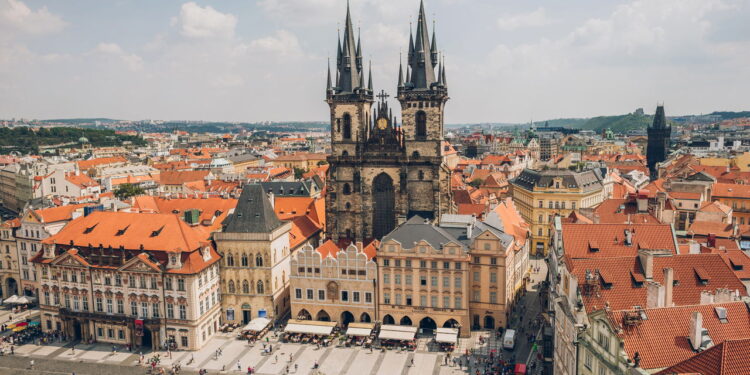 Cidade une tradição e modernidade se tornando um destino turístico único